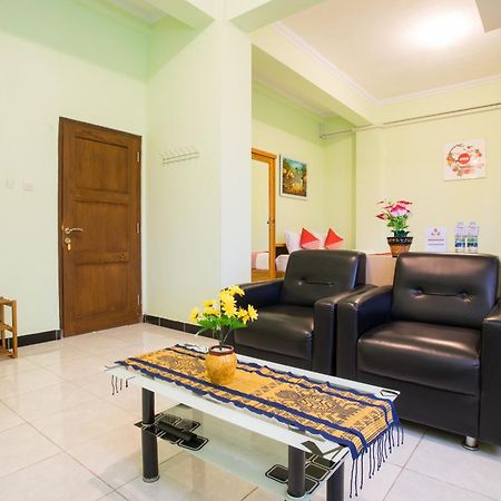 Oyo 1419 Rhona Guest House Syariah Yogyakarta Exteriör bild
