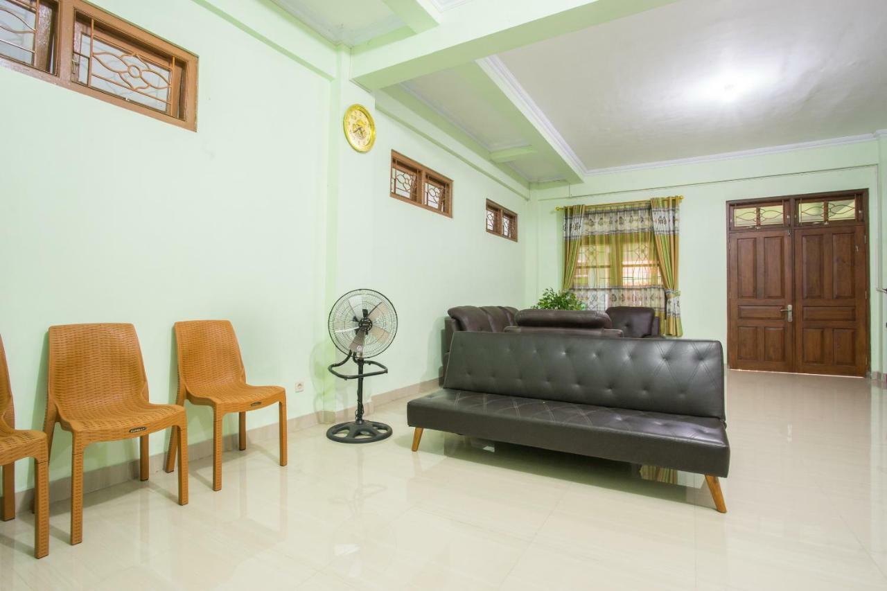 Oyo 1419 Rhona Guest House Syariah Yogyakarta Exteriör bild