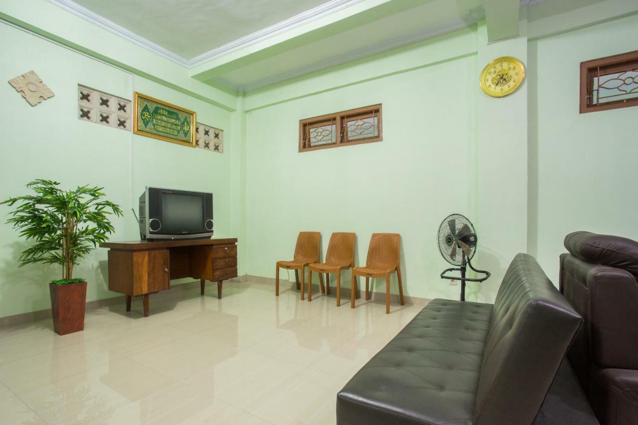 Oyo 1419 Rhona Guest House Syariah Yogyakarta Exteriör bild